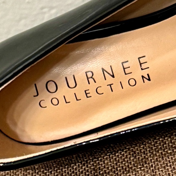 Journee Collection Womens Celica Slip On Kitten Heel Pointed Toe Pumps - Picture 8 of 8